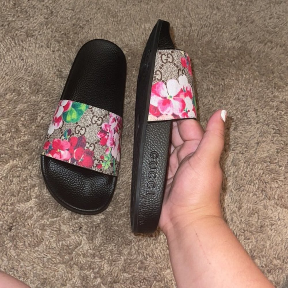 Gucci womens size 38/US 8 bloom slides